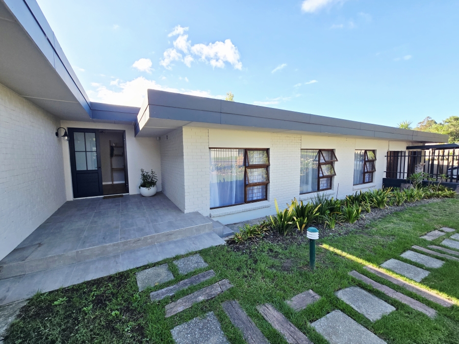 4 Bedroom Property for Sale in Bergsig Western Cape